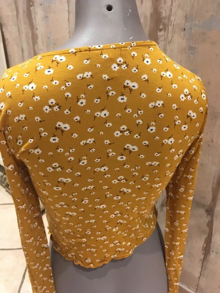 Superbe top court manches longues en excellent état de chez Forever 21 en 38 M - photo numéro 3
