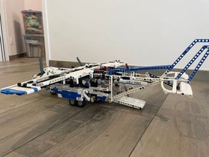 Lego Technic 42025 avion cargo - photo numéro 4