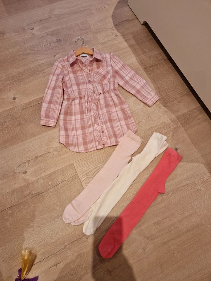 Robe avec e paires de collants