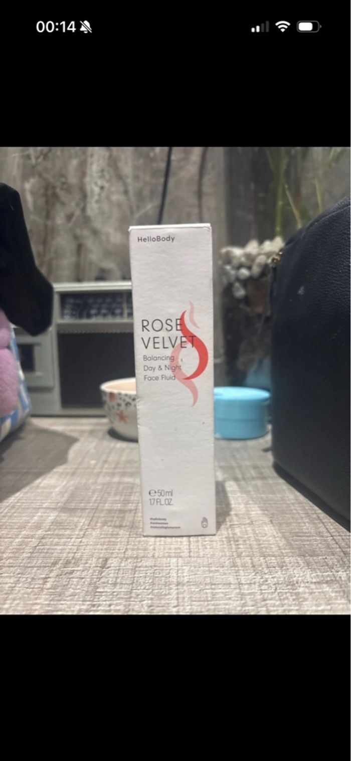 Crème fluide Rose velvet Hello Body