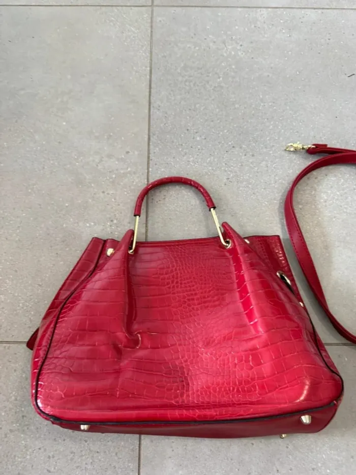 Sac à main rouge Jacques Esterel avec un petit porte monnaie, bon état - photo numéro 3