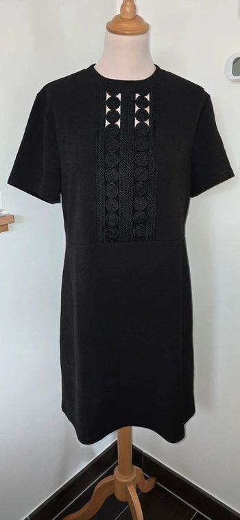 Robe noire avec broderie Taille 46