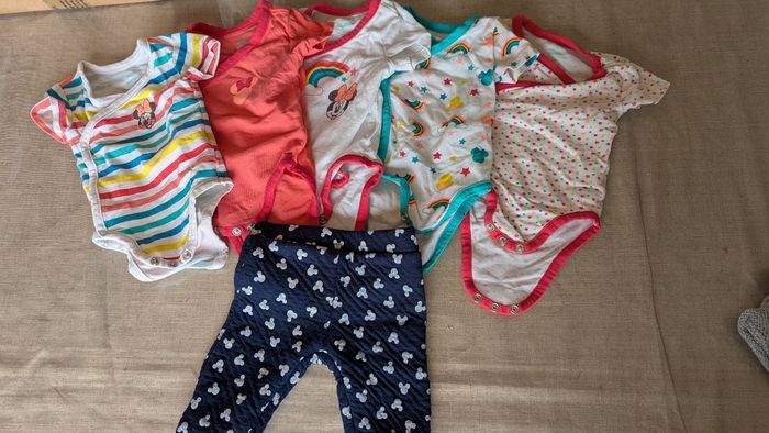 Lot bodies et pantalon Disney