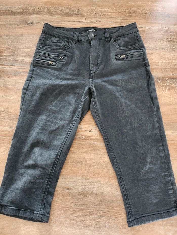 Pantacourt bermuda short noir liberté taille 38 en excellent état avec elasthane