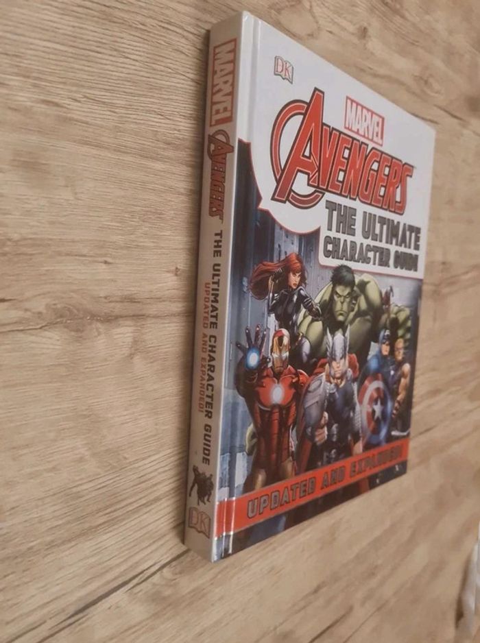 Livre Marvel avengers the ultimate character guide en anglais - photo numéro 3