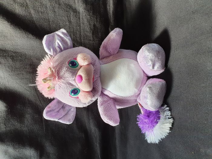 Peluche Popples sonore mauve/rose Longueur 28 cm