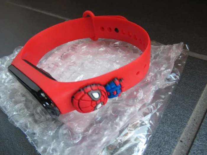 Montre Spiderman rouge Marvel Avengers neuve - photo numéro 2