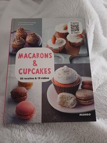 Livre Macarons et Cupcakes 50 recettes et 15 vidéos