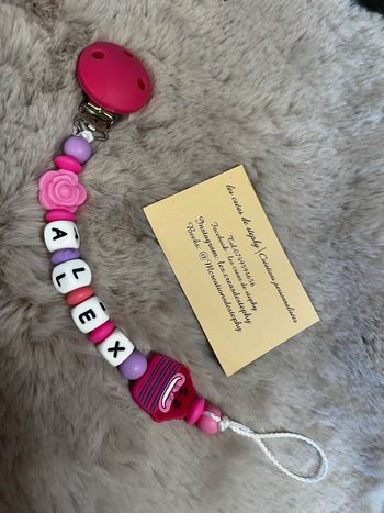 Attache tétine Alice aux pays des merveille