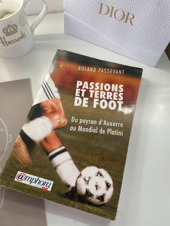 Livre  - passions et terres de foot - Roland Passevant