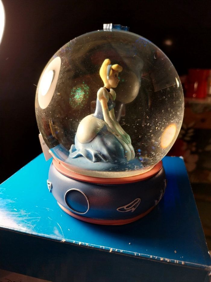 Grande snowglobe disney cendrillon marque disney enchanting - photo numéro 2