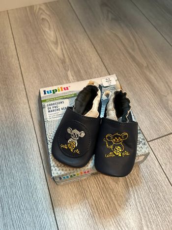 Petits chaussons bébé cuir souple