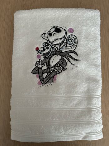 Serviette de bain brodée