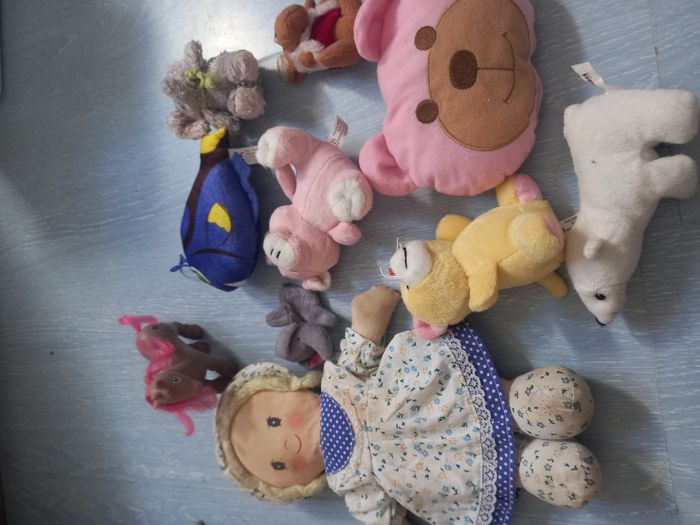 Lot de 10 peluches / poupée / poney