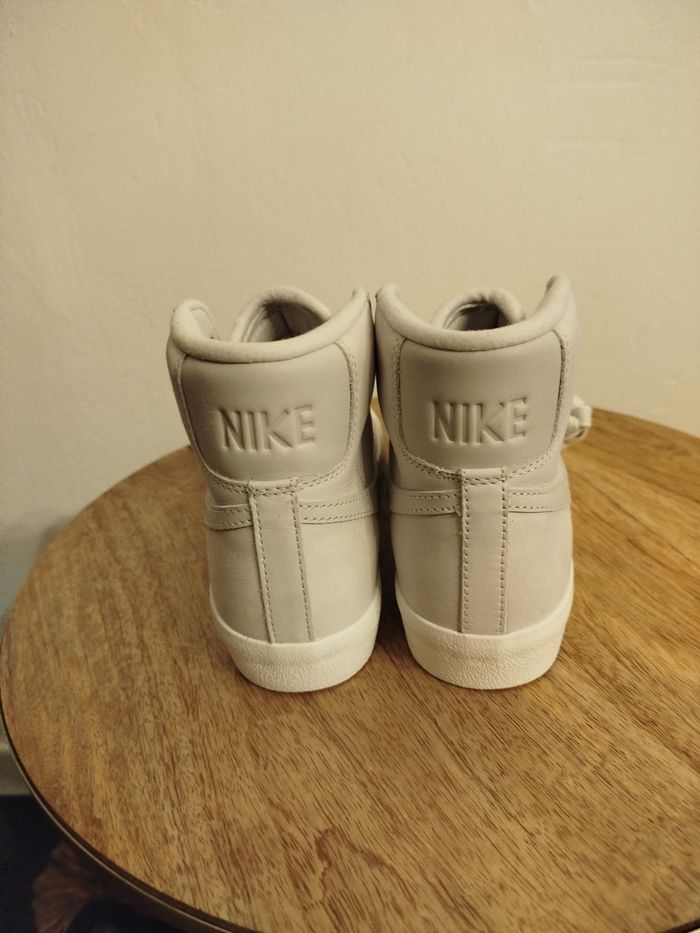 Baskets Nike T 36,5 - photo numéro 7