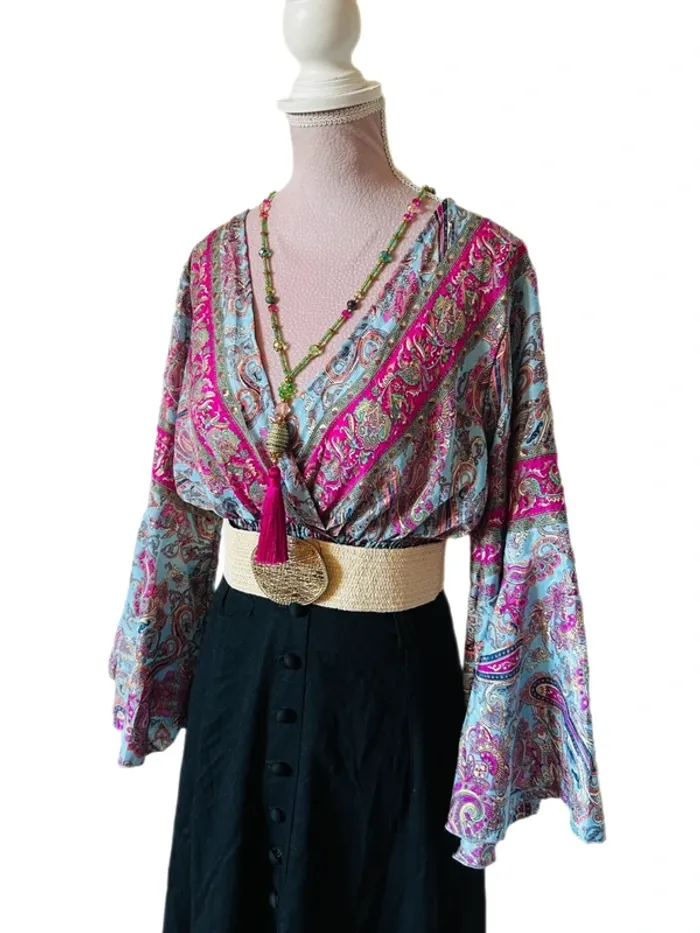 🩵🌸Blouse courte en soie bohème S/M Fairy hippie chic made in India paisley silk blouse🌸🩵 - photo numéro 5