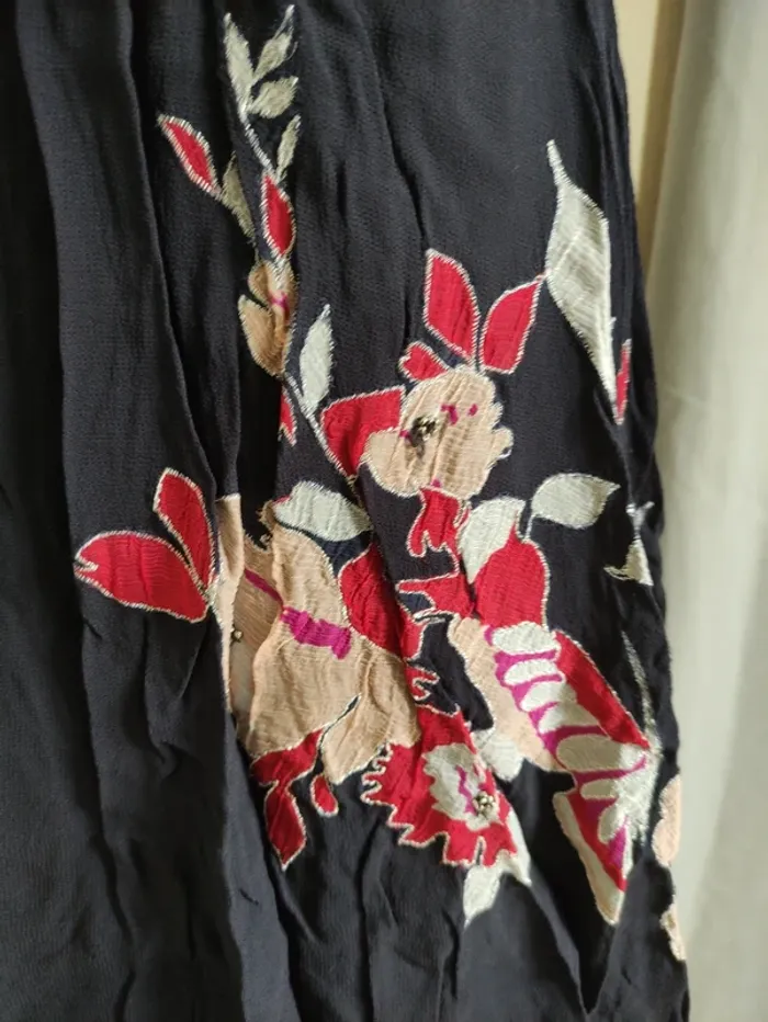 Robe noire et rouge derby - photo numéro 3