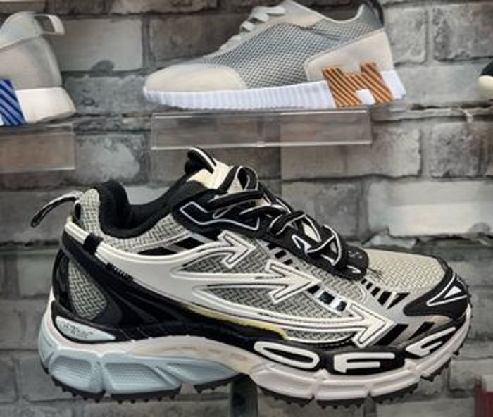Off White - photo numéro 2