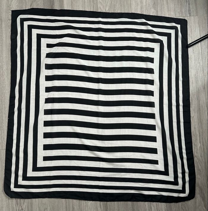 Foulard étole oversize à rayures noir et blanc 105x105cm - photo numéro 2