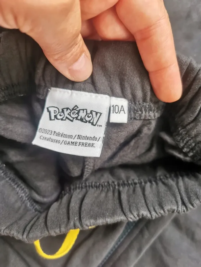 Ensemble de jogging pantalon et veste Pokémon pikachu taille 10 ans neuf - photo numéro 3