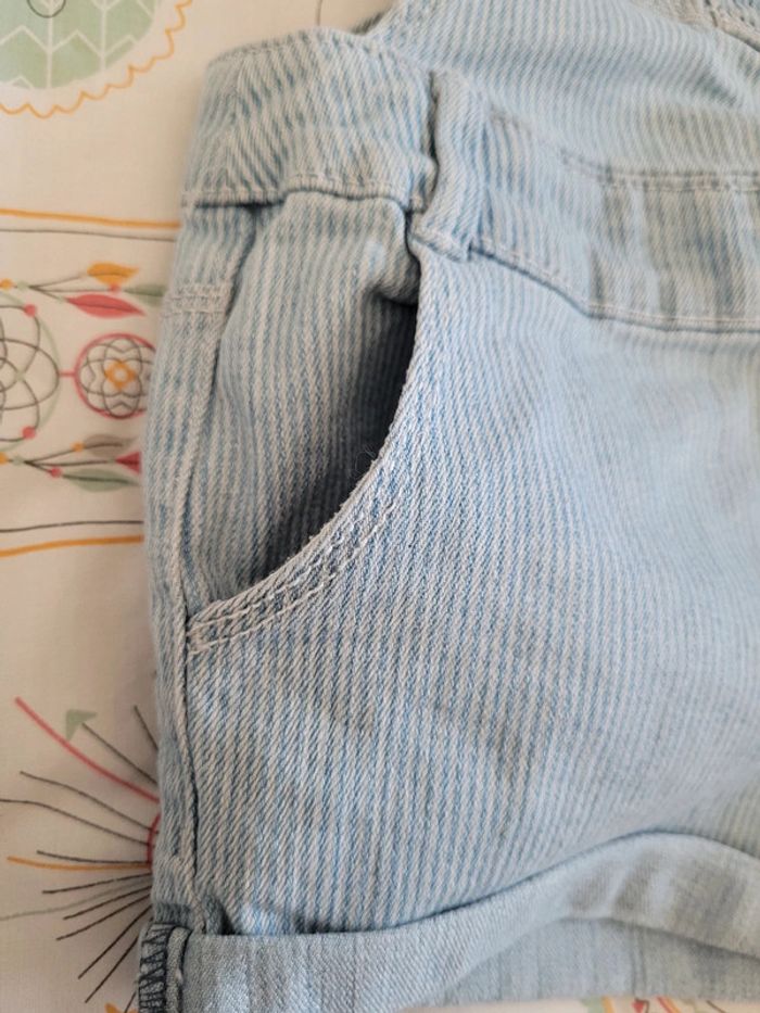 Jolie salopette short/ courte 4 ans - photo numéro 9