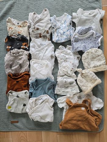 Vêtements lot garçon ou mixte 50-56 0-1mois toutes marques