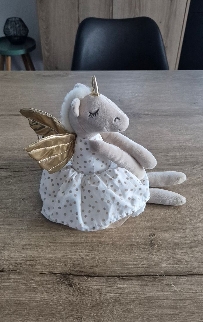 Peluche licorne avec ailes