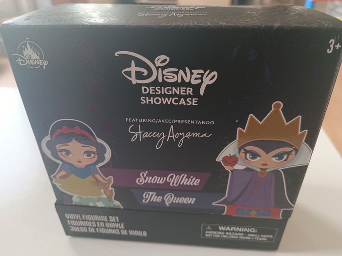 Figurines neuves blanche neige et la reine neuves