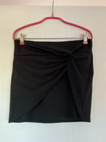 Mini jupe noire détail noeud noire Shein taille 38