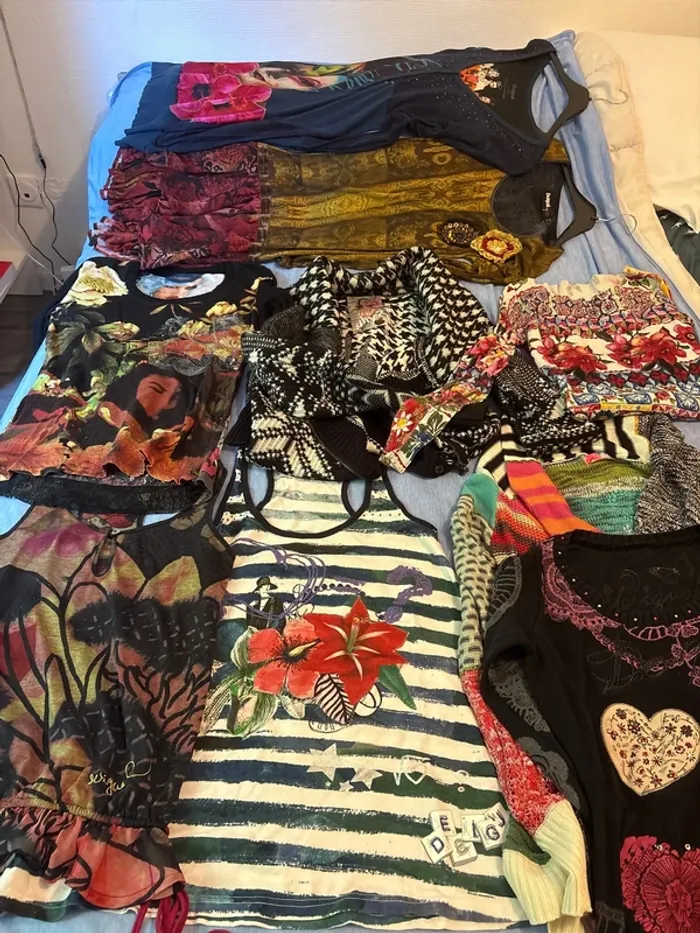 Gros lot de vêtements en S dont un L Desigual uniquement