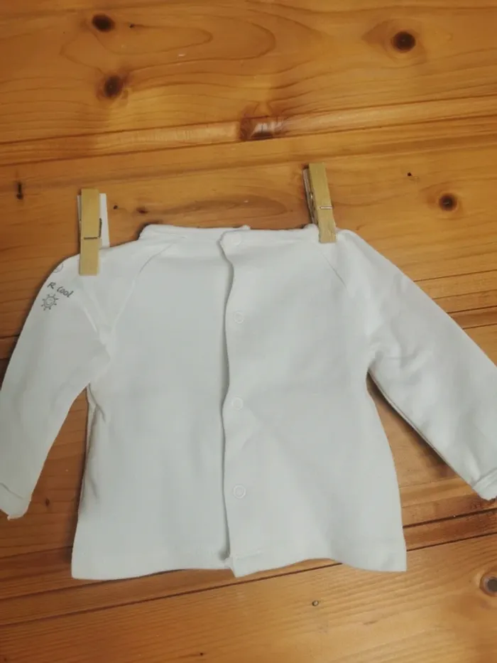 Tee shirt blanc manches longues. - photo numéro 5