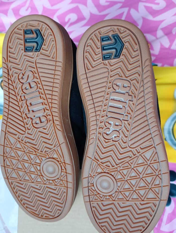 Etnies noires 33 neuves - photo numéro 2
