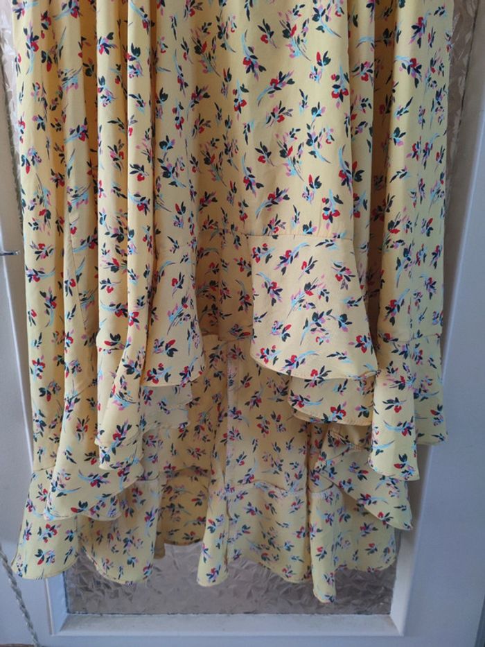 Robe jaune à fleurs - photo numéro 2