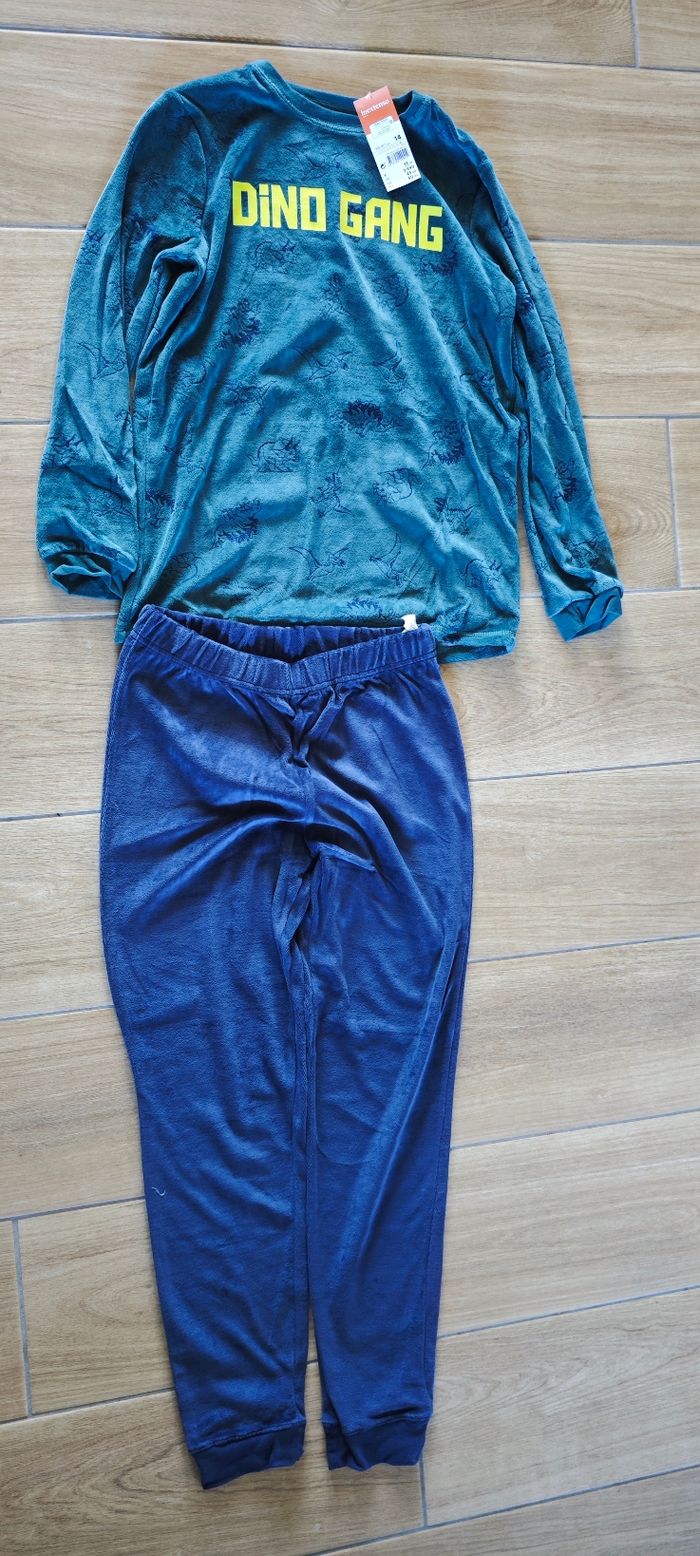 Pyjama velours 14 ans Neuf