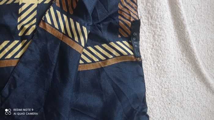 Écharpe foulard en soie noir, jaune et marron tbe - photo numéro 2