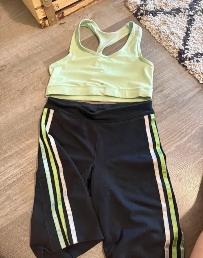 Ensemble sport short cycliste adidas noir et vert avec brassière