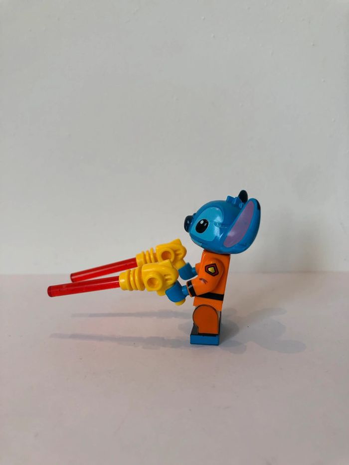 Figurine type lego Stitch. Disney - photo numéro 2