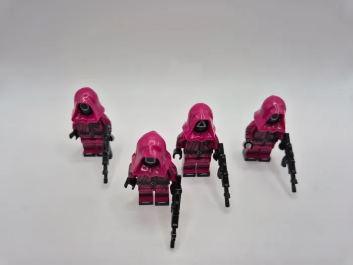 Figurines type lego 4 soldats gardes Squid Game - photo numéro 6
