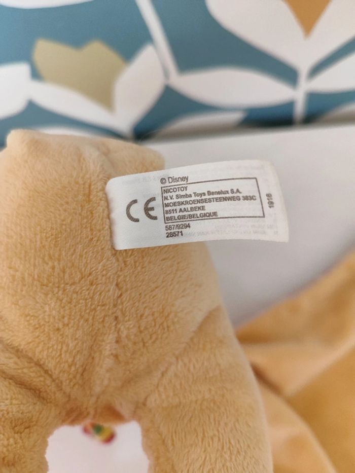 Doudou Winnie l'ourson mouchoir couverture Disney simba toys nicotoy - photo numéro 4