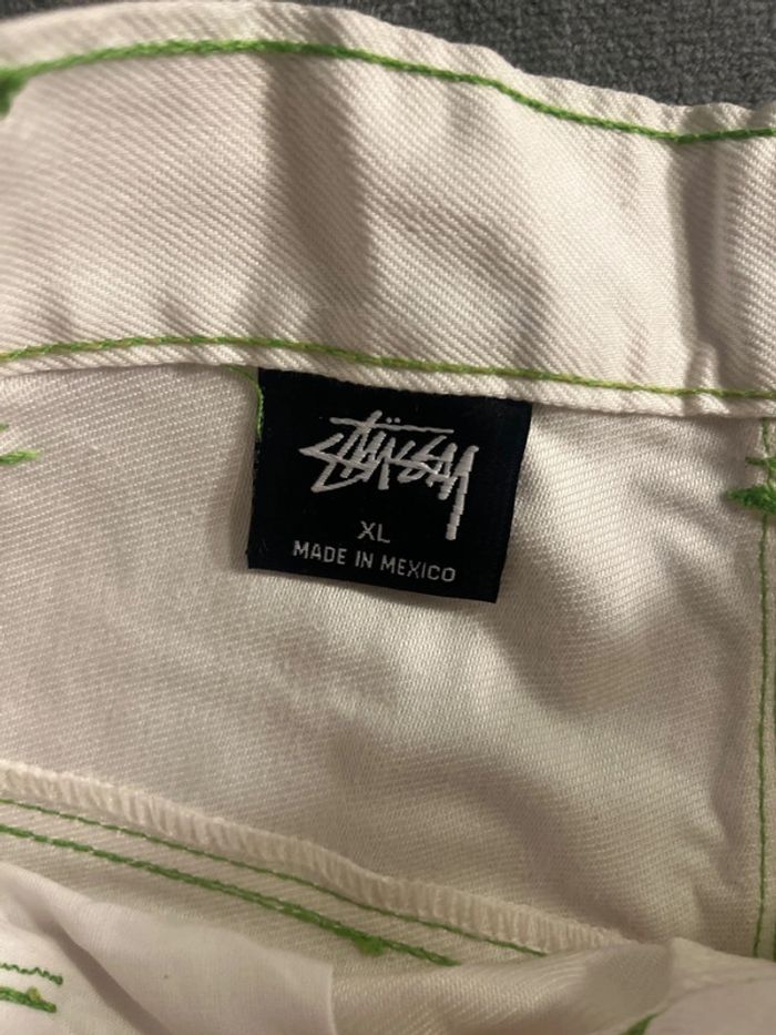 Short/Jort Stussy White Embroidered Green Neon Big Logo Back – Taille XL - photo numéro 7