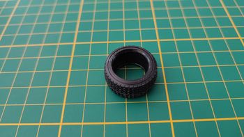 Pneu Michelin seul pièce détachée miniature Porsche 959 1/24 Burago #B46