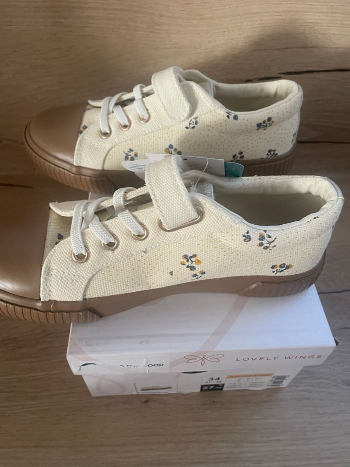 Baskets fleuries Lovely Wings - Taille 34 - Neuves - photo numéro 3