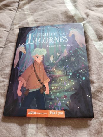 livre le maître des licornes la forêt des lumières  (3,50e)