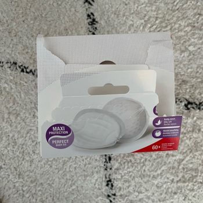 Coussinets d’allaitement 60 pièces + 2 bouts de sein taille M NUK neuf - photo numéro 2