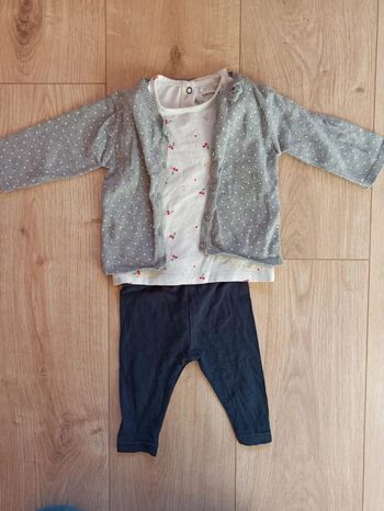 Ensemble t-shirt manches longues leggings et gilet