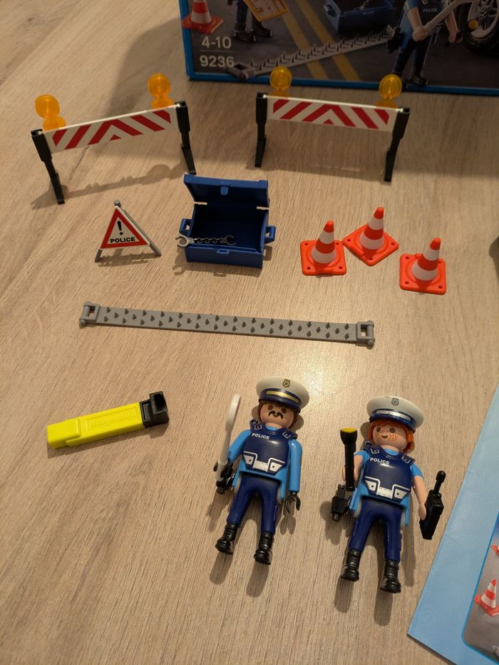 Playmobil city action 9236 camion fourgon police - photo numéro 2