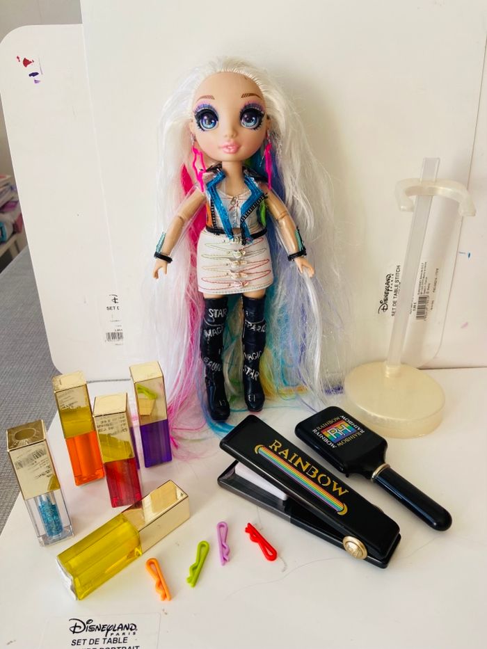 Poupée Barbie rainbow high