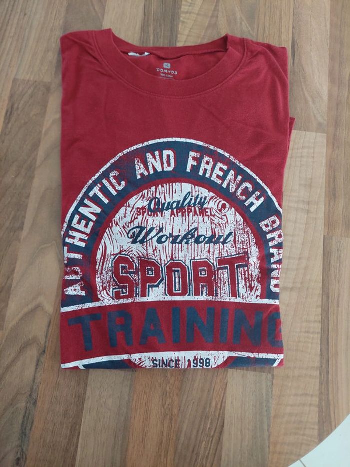 Magnifique tee-shirt Domyos état neuf