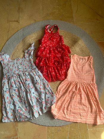 Lot de 3 robes en 4 ans 