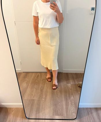Jupe neuve jaune pale